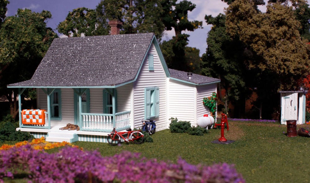 N Scale Farm House Kit - Unpainted Wood Model Building For Model Railroads 1:160